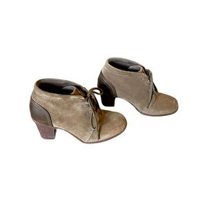 Clarks Women's Sashlin Sue Ankle Bootie Brown 6